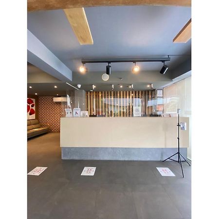 Capital O 820 Guijo Suites Makati 马尼拉 外观 照片