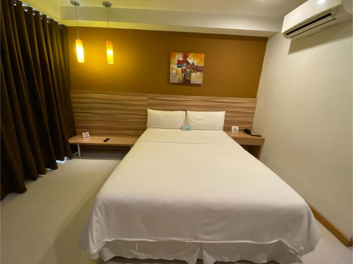 Capital O 820 Guijo Suites Makati 马尼拉 外观 照片