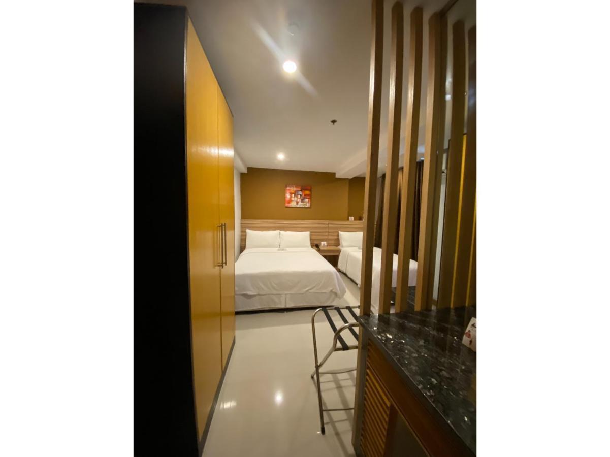 Capital O 820 Guijo Suites Makati 马尼拉 外观 照片