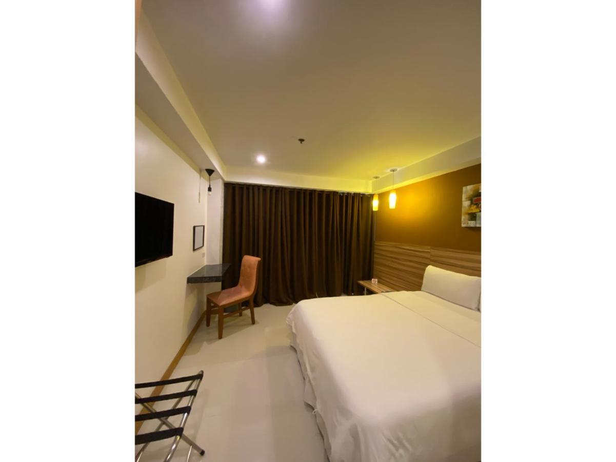Capital O 820 Guijo Suites Makati 马尼拉 外观 照片