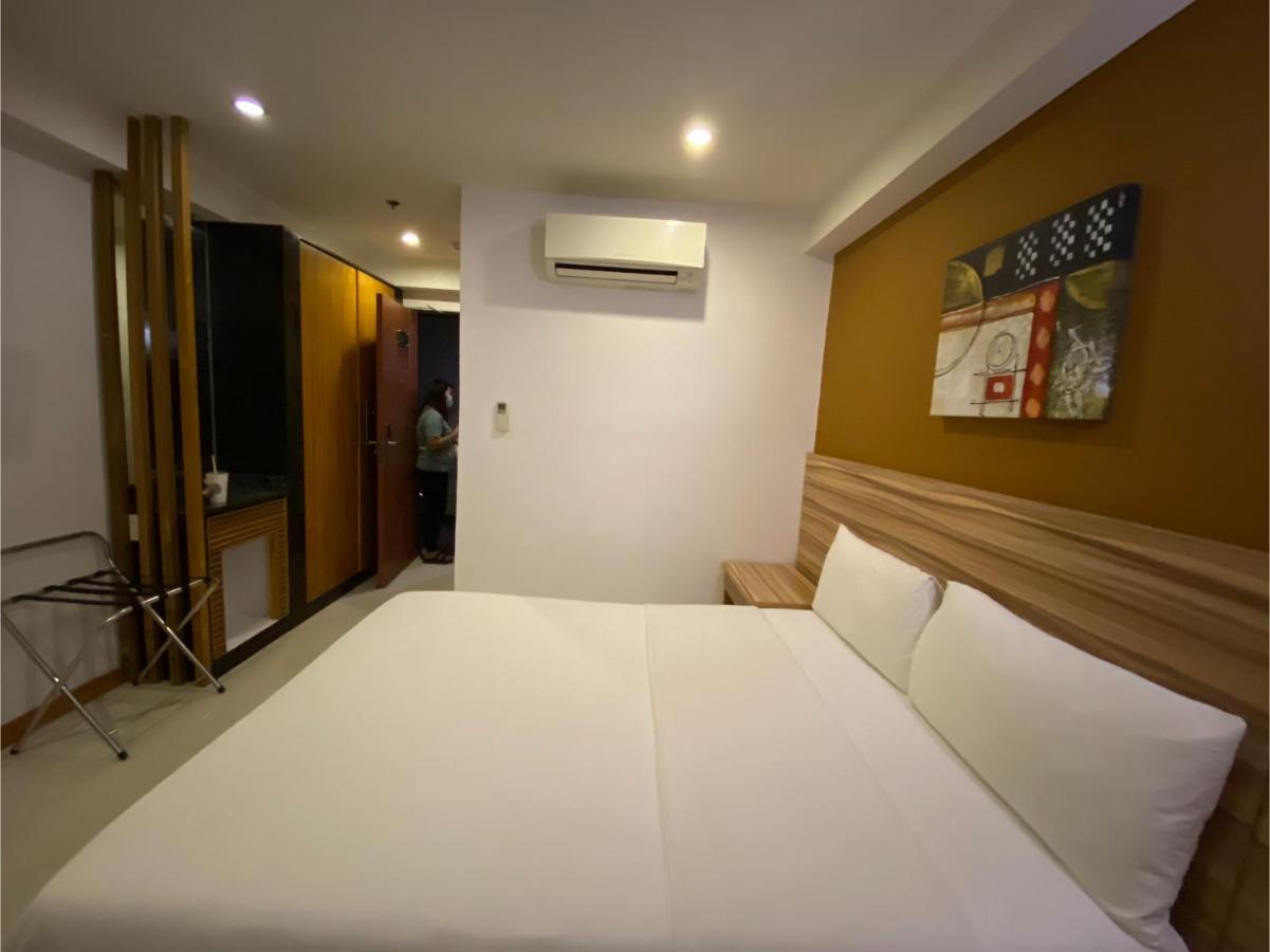 Capital O 820 Guijo Suites Makati 马尼拉 外观 照片