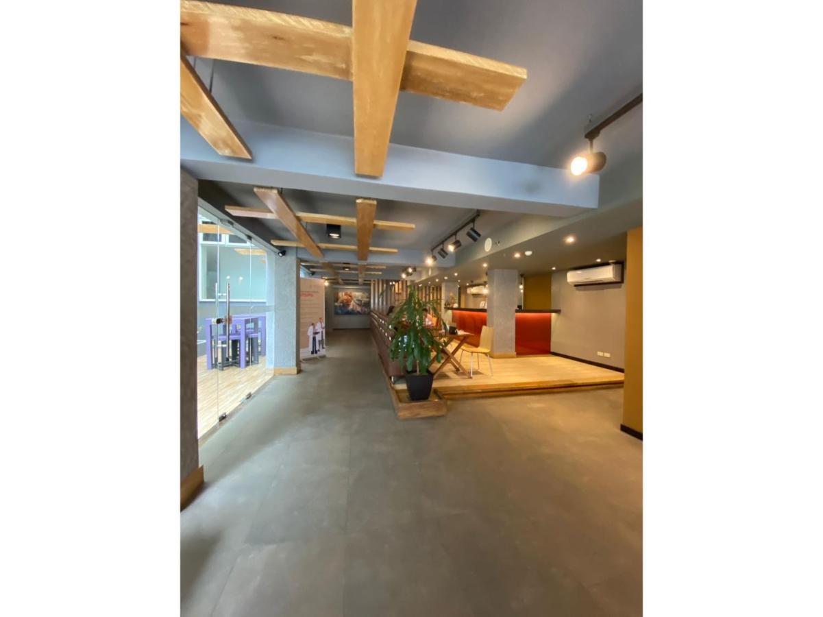Capital O 820 Guijo Suites Makati 马尼拉 外观 照片